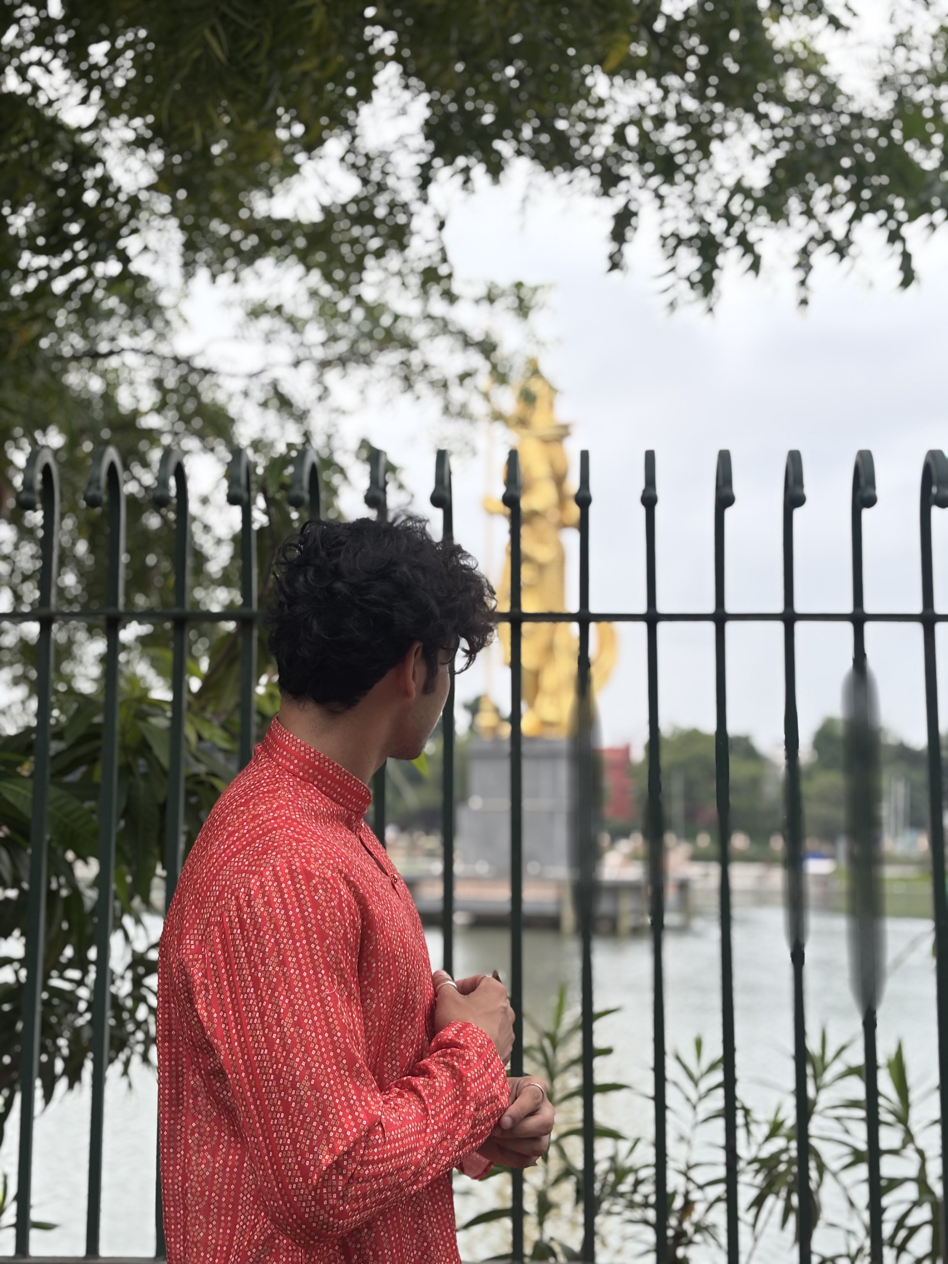 Men Red Bandni Print Kurta Set