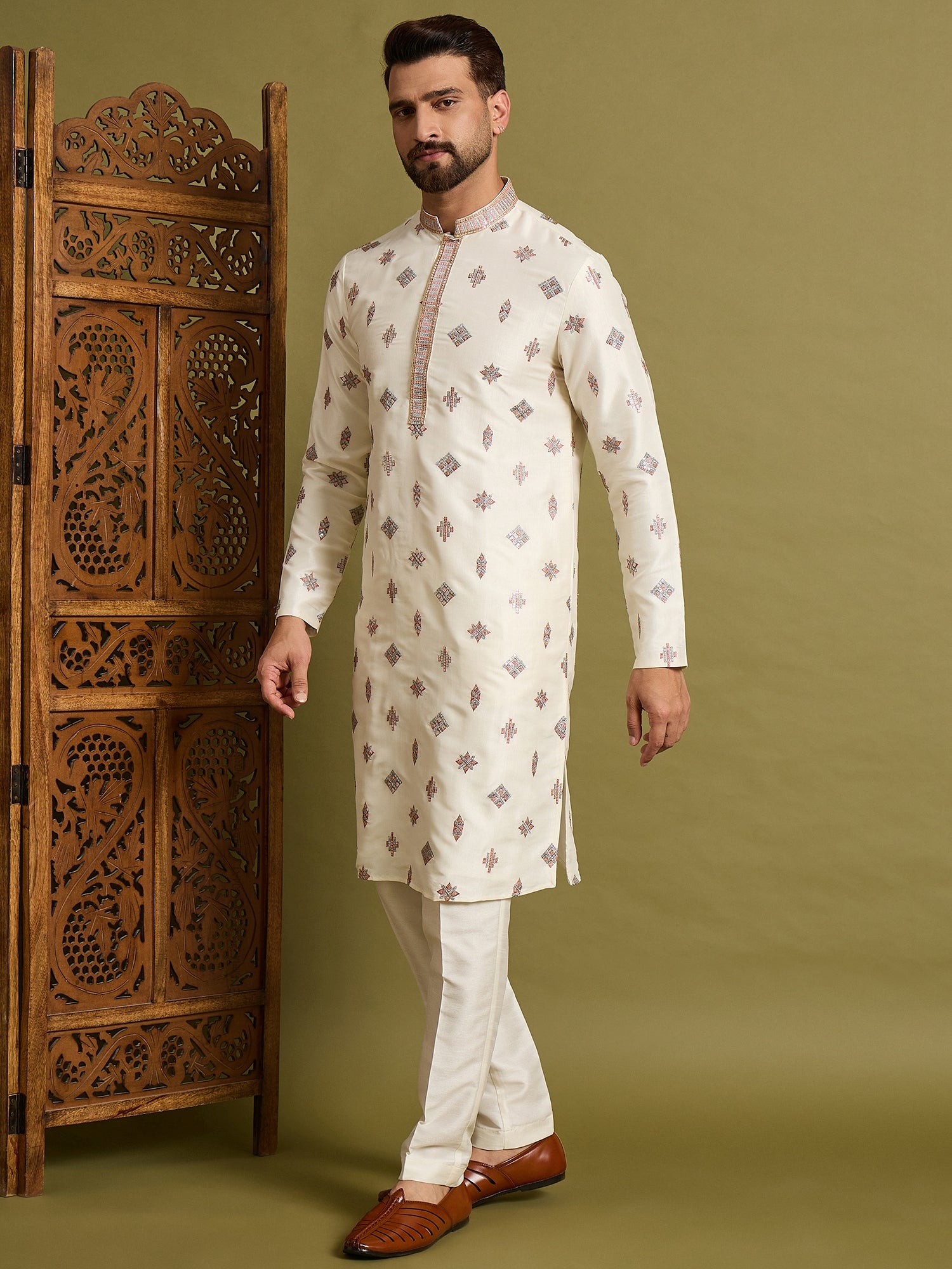 Off White Butti Embroidered Kurta Trouser Set