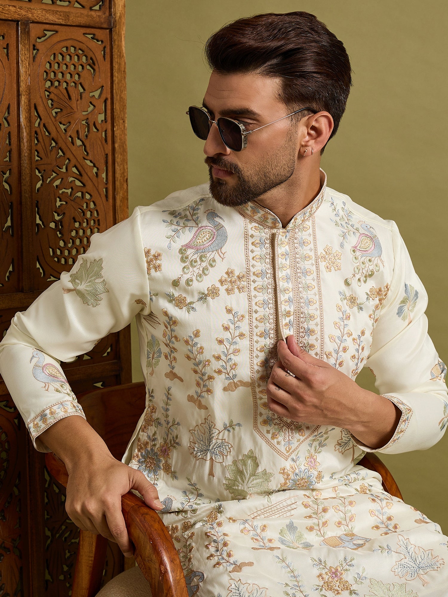 Off White Embroidered Figure Print Kurta Set