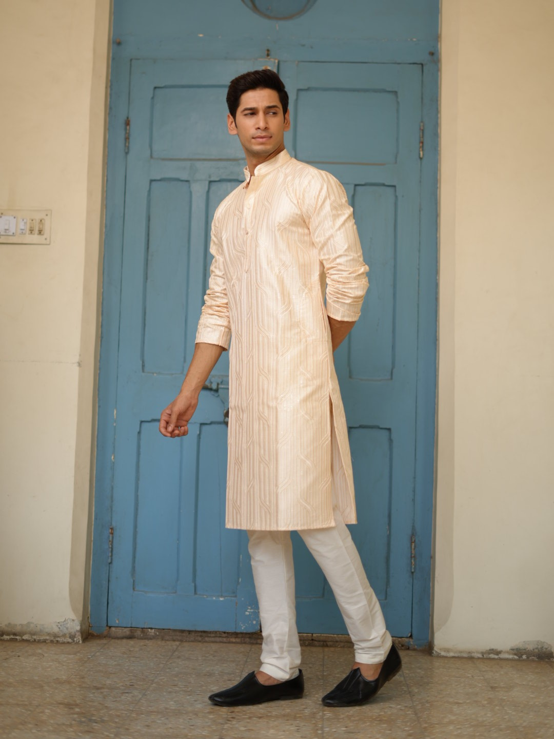 Magnet Men's Ivory Lucknowi Kurta Set